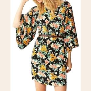 Forever 21 Black Bell Sleeves‎ Floral Retro Mini Fe